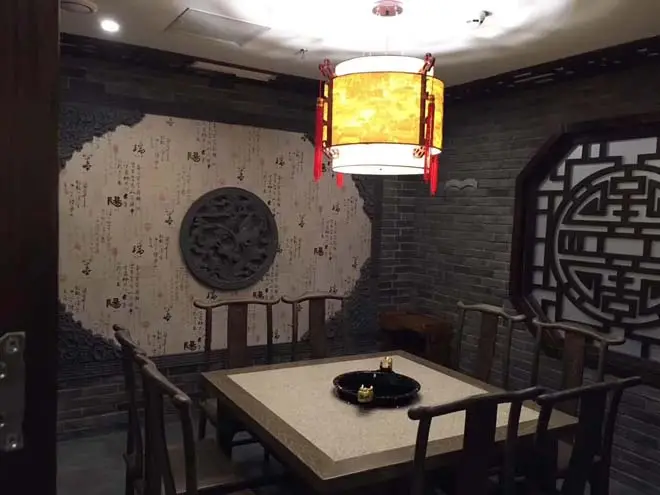 青岛李沧区渝门老鬼火锅桌椅定做效果展示